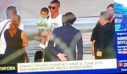 竇驍陳都靈最新爆料新聞,甜蜜互動引熱議，戀情曝光引關注