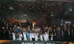 竇驍陳都靈最新爆料新聞,甜蜜互動引熱議，戀情曝光引關注